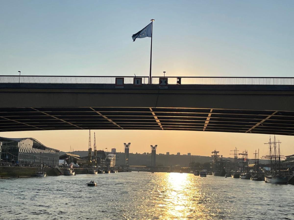 Pause En Seine- En Duplex Apartment *